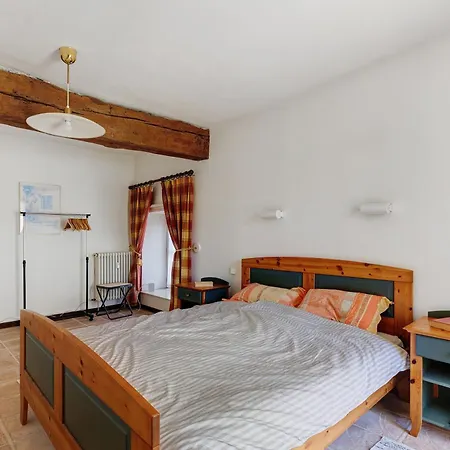 Chateau Apartment *